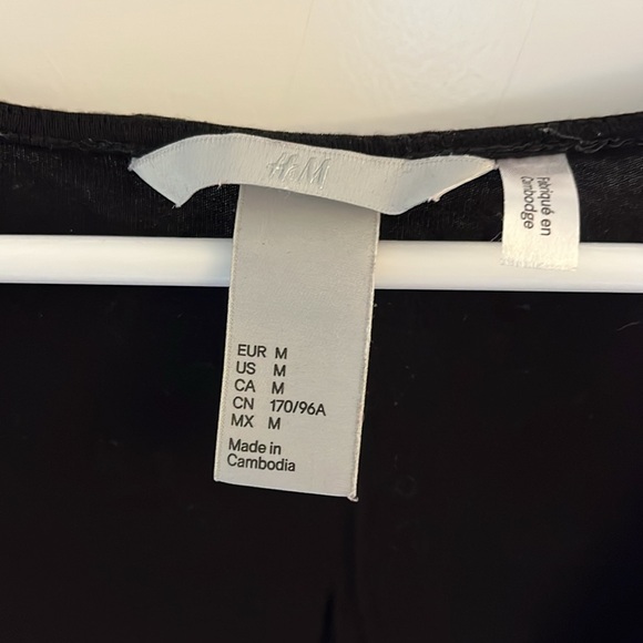 H&M rouched blouse - Picture 3 of 3